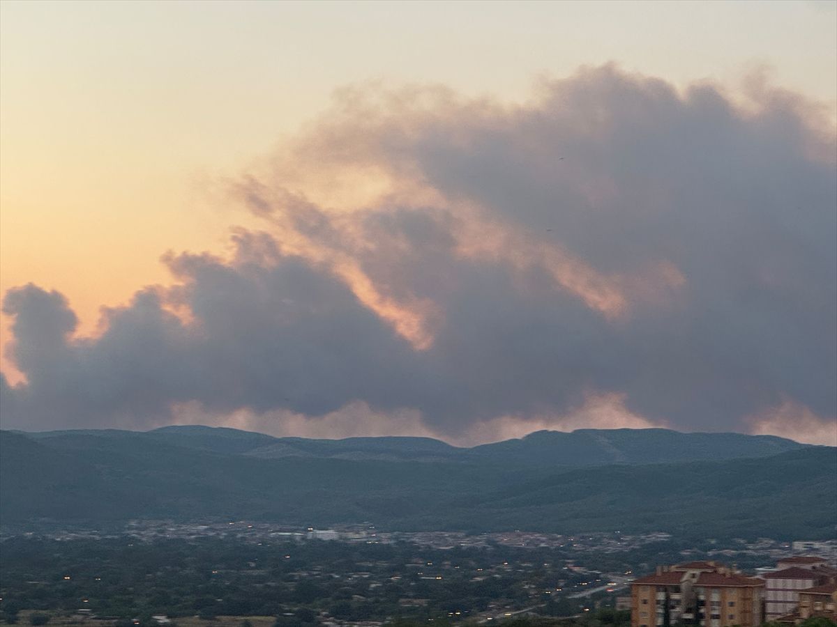 Muğla'da Orman Yangınına Müdahale Sürüyor