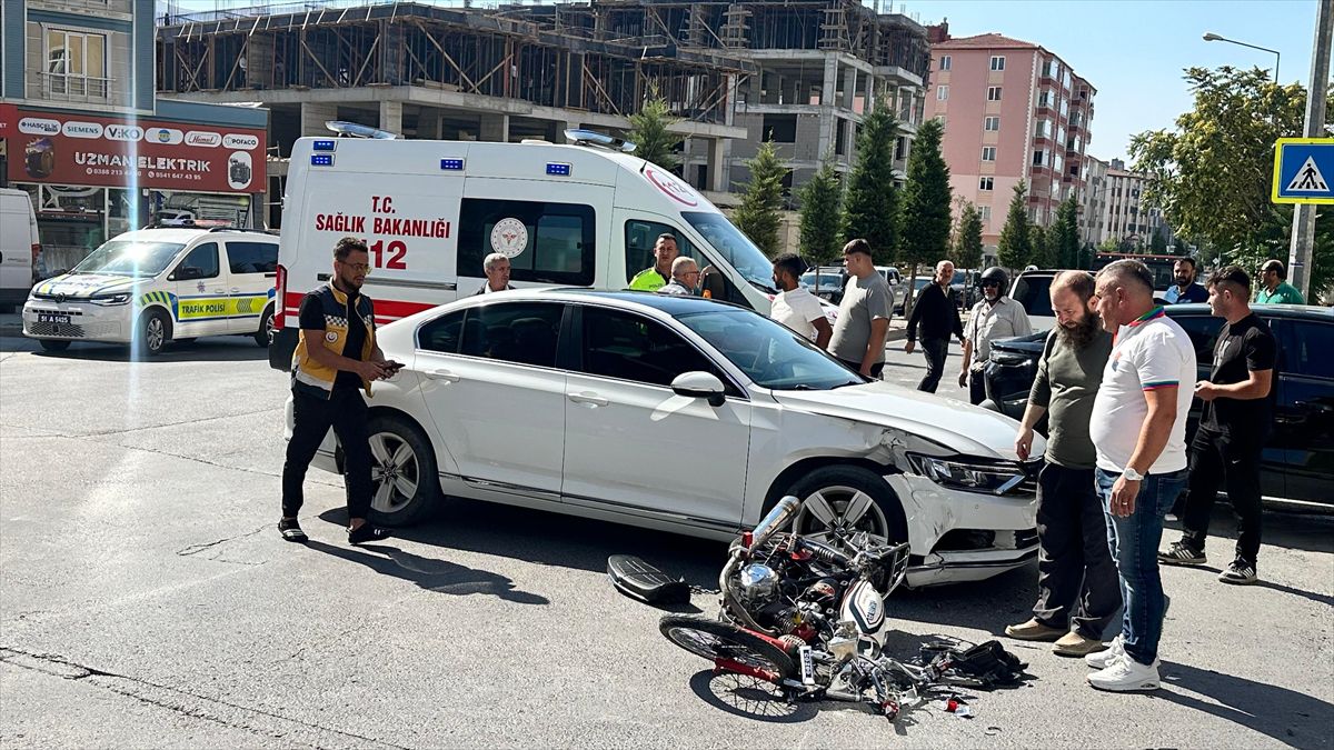 Niğde'de Motosiklet ile Otomobil Çarpıştı: 1 Yaralı