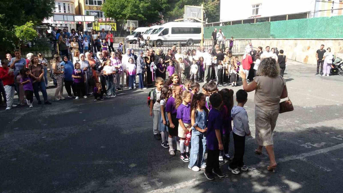 Samsun'da Uyum Haftası Başladı: Minik Öğrenciler Heyecanla Ders Başı Yaptı