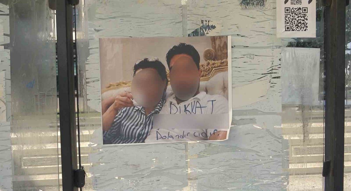 Adana'da Otobüs Durağında 'Dolandırıcı' İlanı