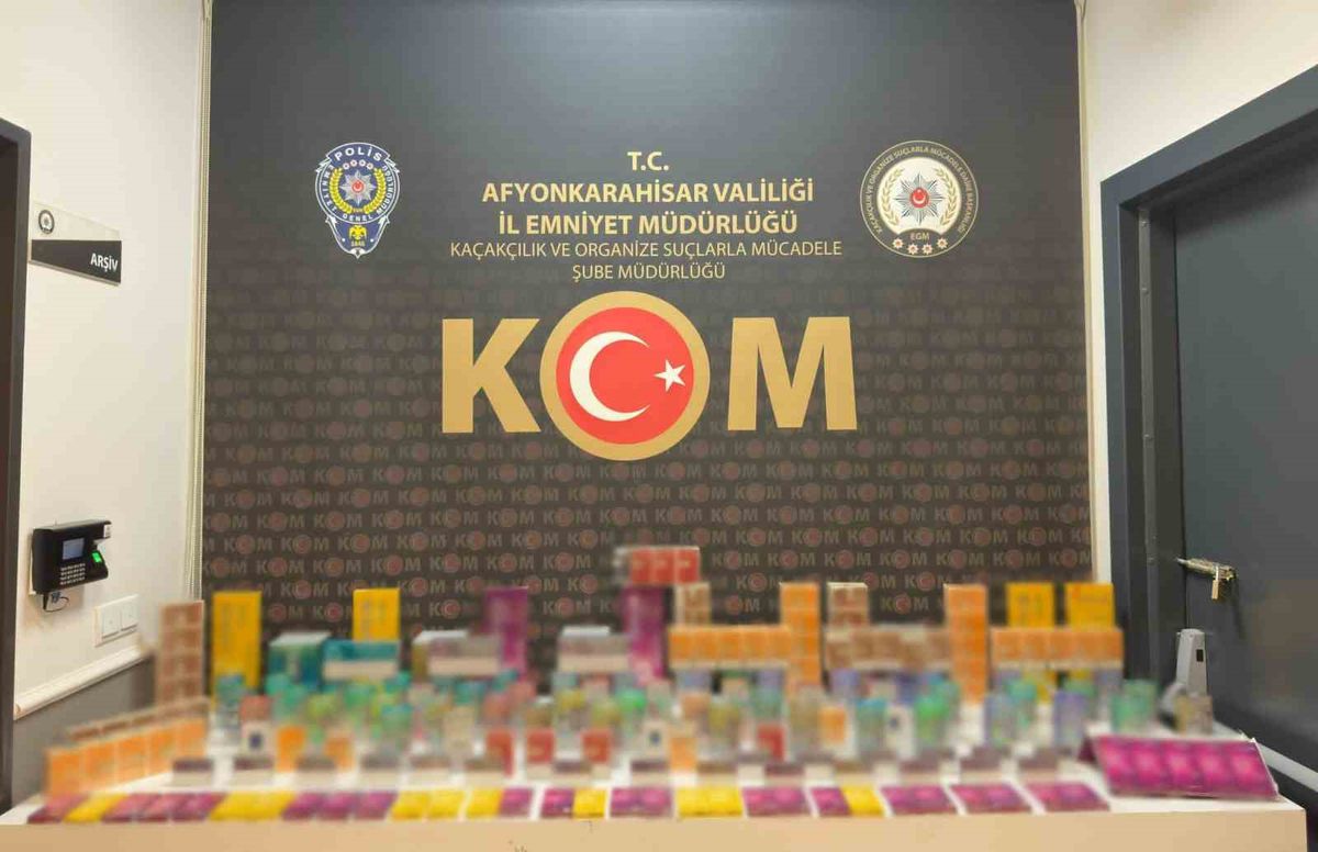Afyonkarahisar'da Kaçak Sigara Operasyonu: 267 Paket Gümrük Kaçağı Sigara ve Elektronik Sigara Ele Geçirildi