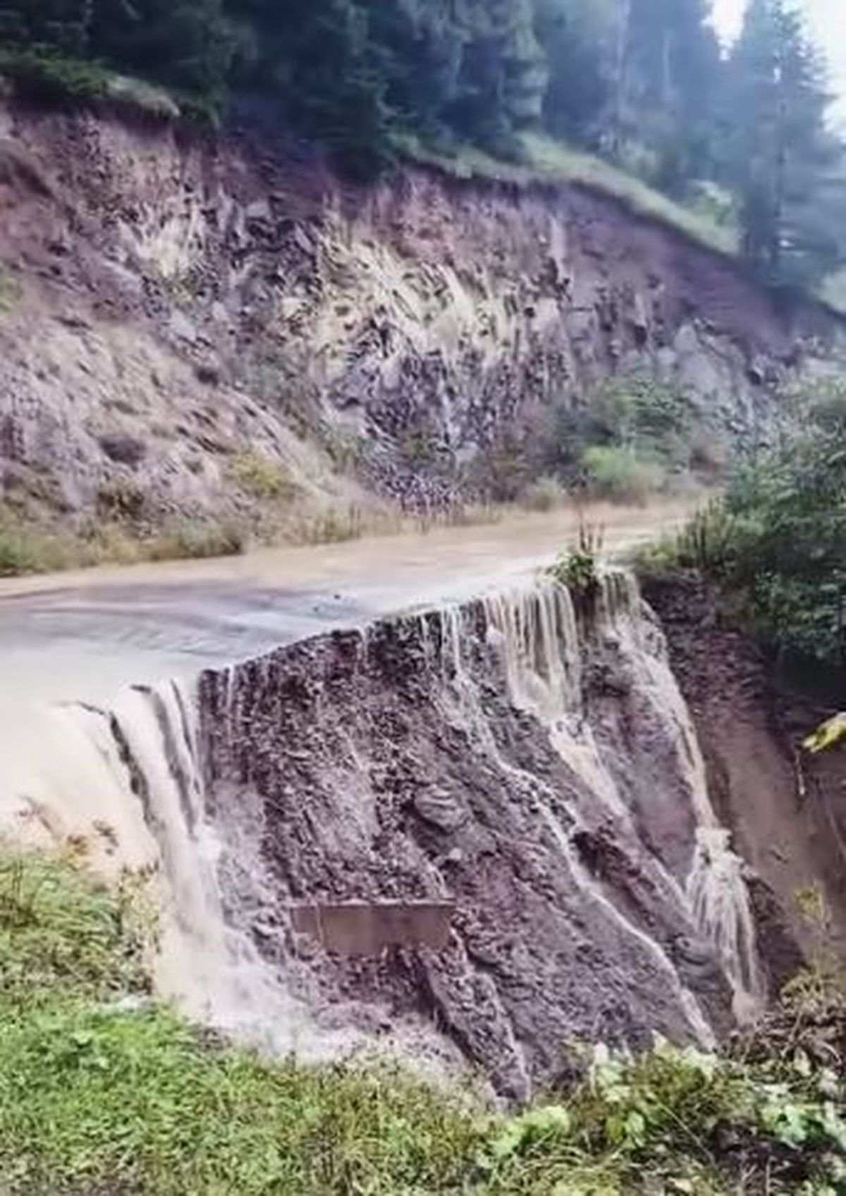 Ardahan'da Şiddetli Yağışlar Ulaşımı Vurdu