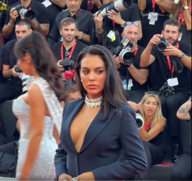ronaldonun esini ceken fotogra 20214231 6522 1 m