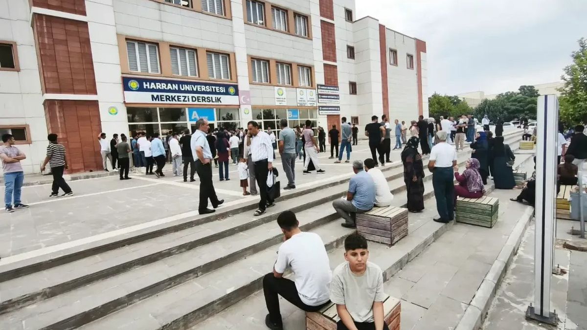 Şanlıurfa'da KPSS'ye Ulaşım Engeli: Sınav 30 Dakika Gecikmeli Başladı