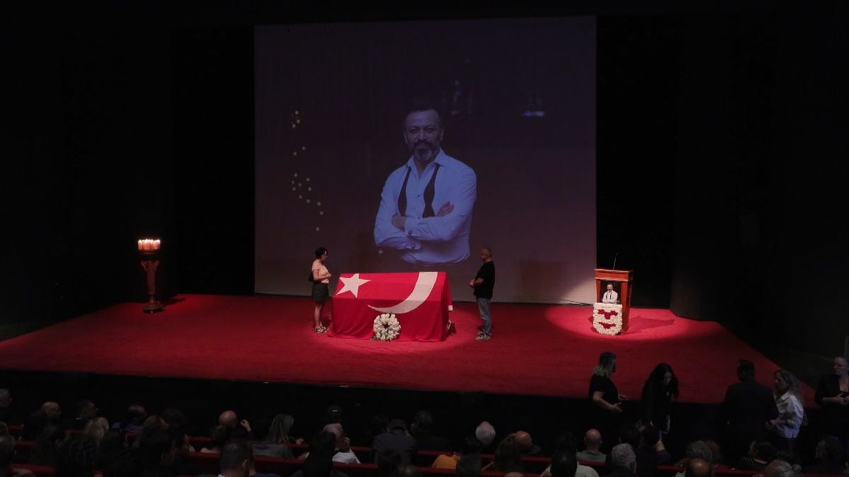 Serhat Kılıç için Harbiye Muhsin Ertuğrul Sahnesi'nde anma töreni yapıldı