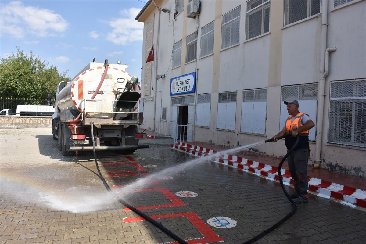 Siirt Belediyesi okullarda temizlik çalışması başlattı