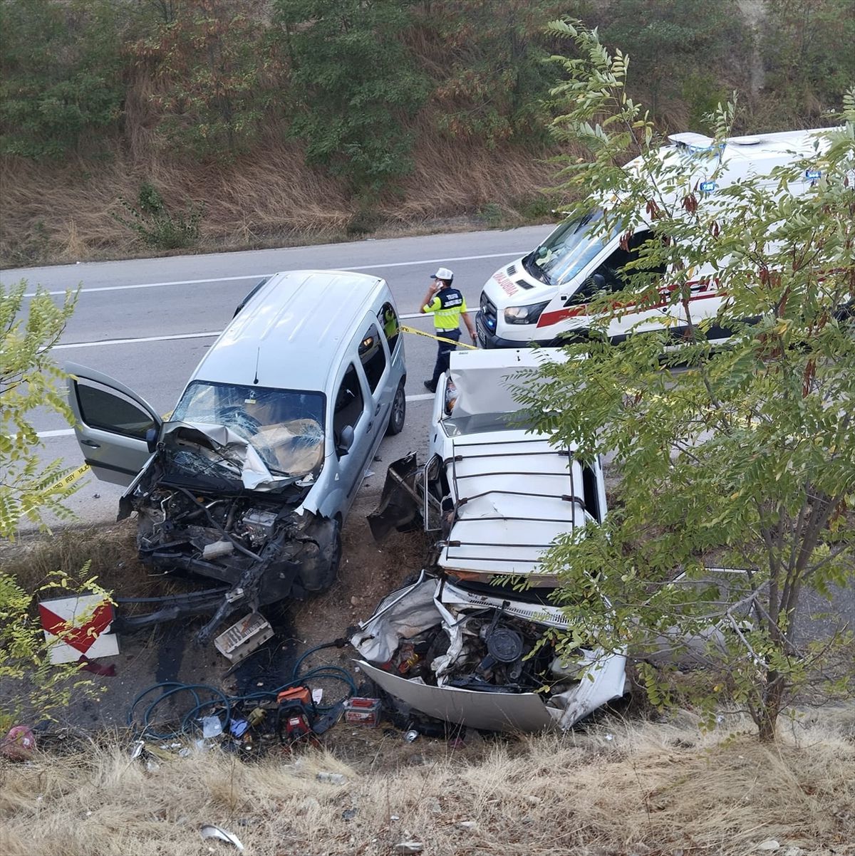 Sinop'ta otomobille hafif ticari aracın çarpıştığı kazada 1 kişi öldü, 5 kişi yaralandı