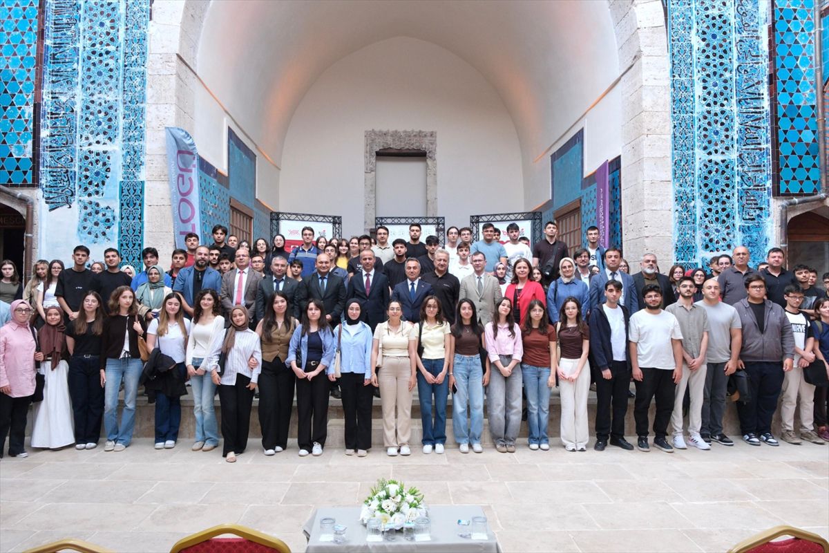 Yeni tıp öğrencileri Gökmedrese'nin tarihi kimliğiyle buluştu
