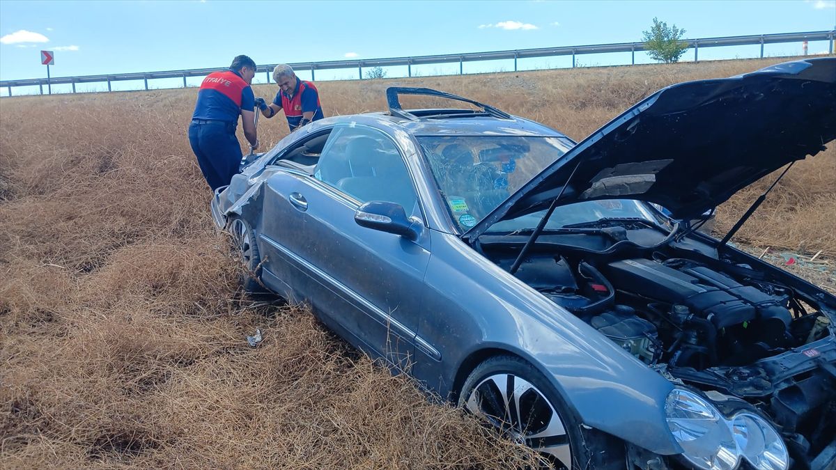 Yozgat'ta şarampole devrilen otomobilin sürücüsü yaralandı