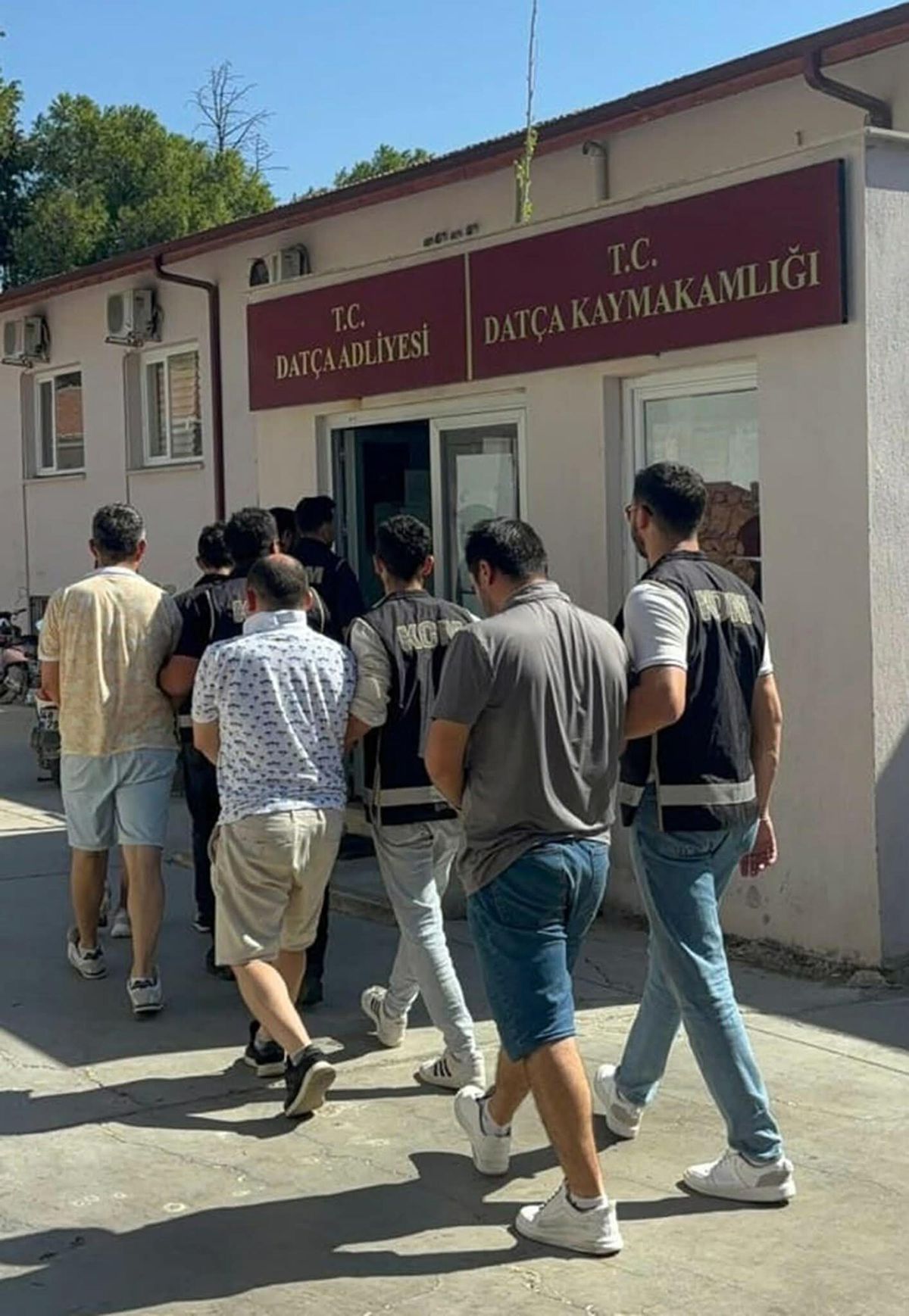 Yurt dışına kaçmaya çalışan FETÖ şüphelileri teknede yakalandı
