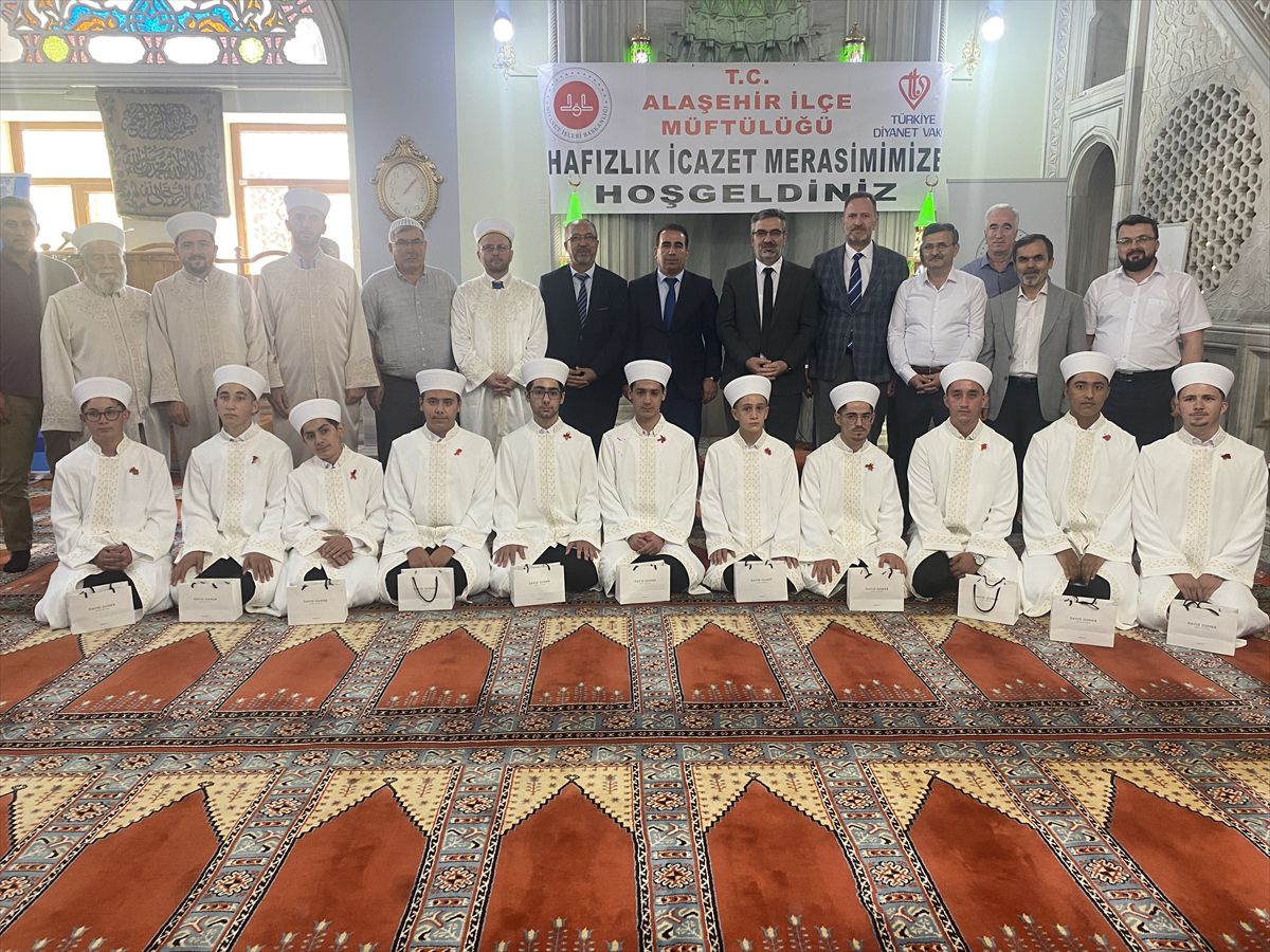 Alaşehir'de hafızlık icazet programı düzenlendi