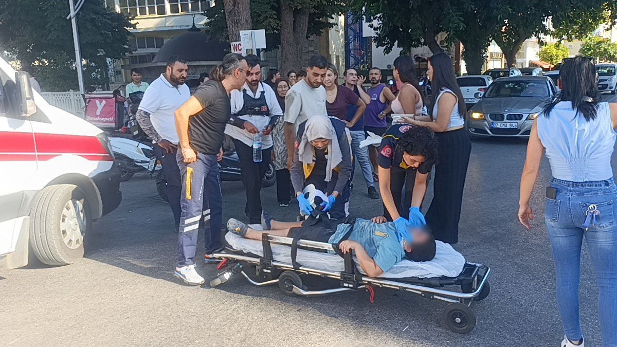 Antalya’da motosiklet ile otomobil çarpıştı: 2 yaralı