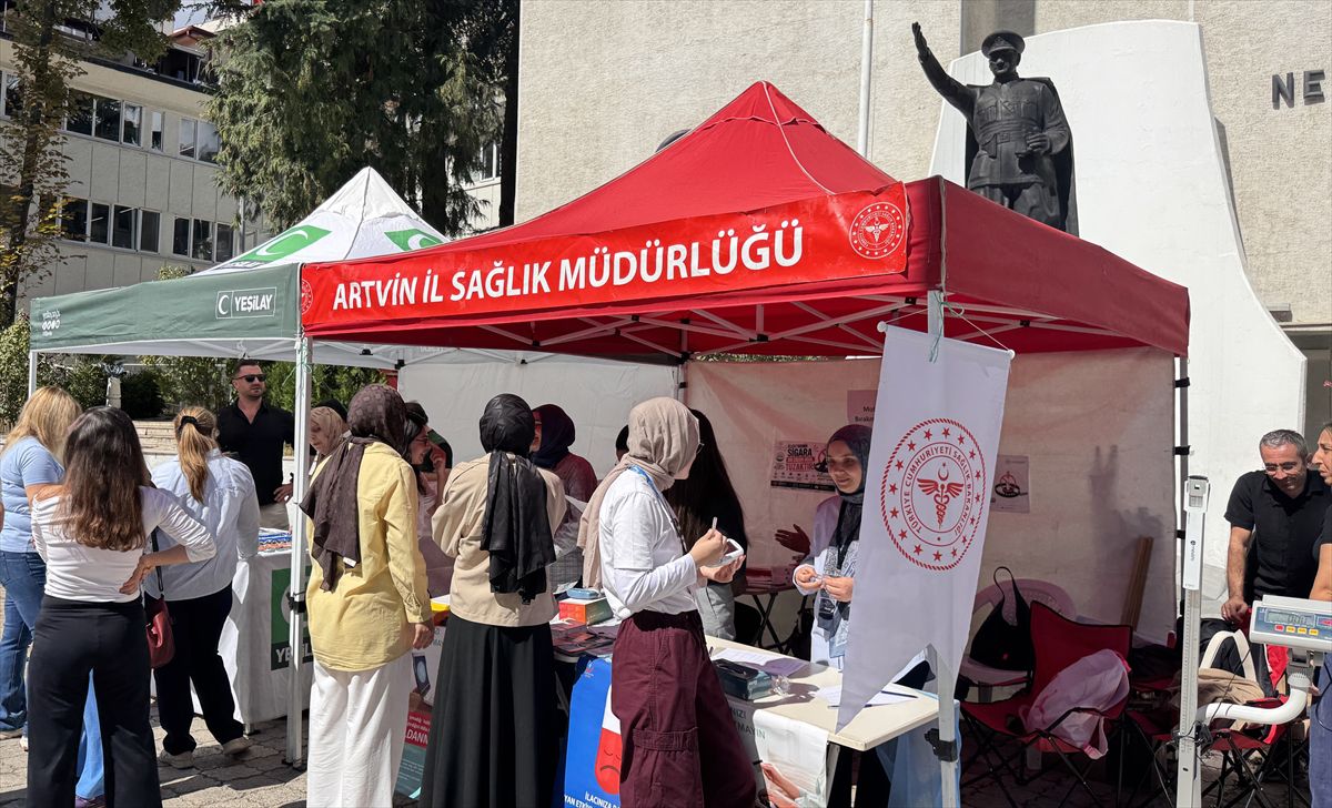 Artvin'de Halk Sağlığı Haftası kapsamında yürüyüş yapıldı