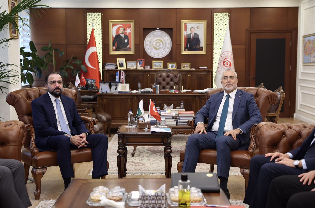 Bakan Işıkhan, Pakistanlı mevkidaşı Hussain ile bir araya geldi