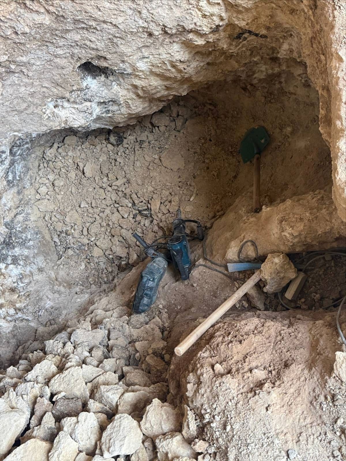 Batman'da kaçak kazı yapan 4 şüpheli suçüstü yakalandı