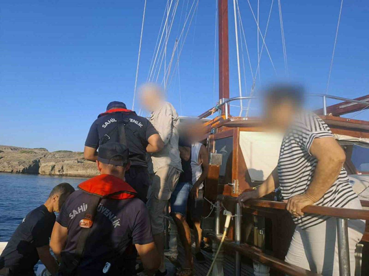 Bodrum ve Marmaris’te ticari yatlarda rahatsızlanan iki kişinin tıbbi tahliyesi yapıldı