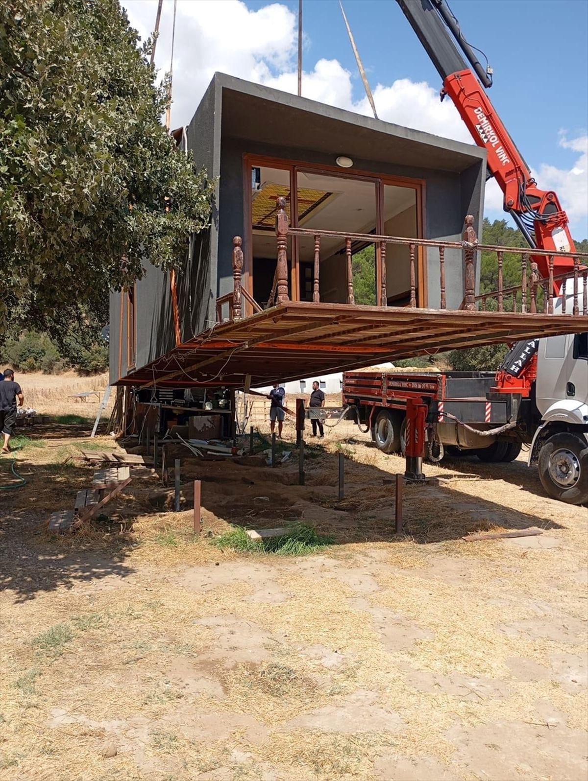 Çanakkale'de kaçak yapılar yıkıldı