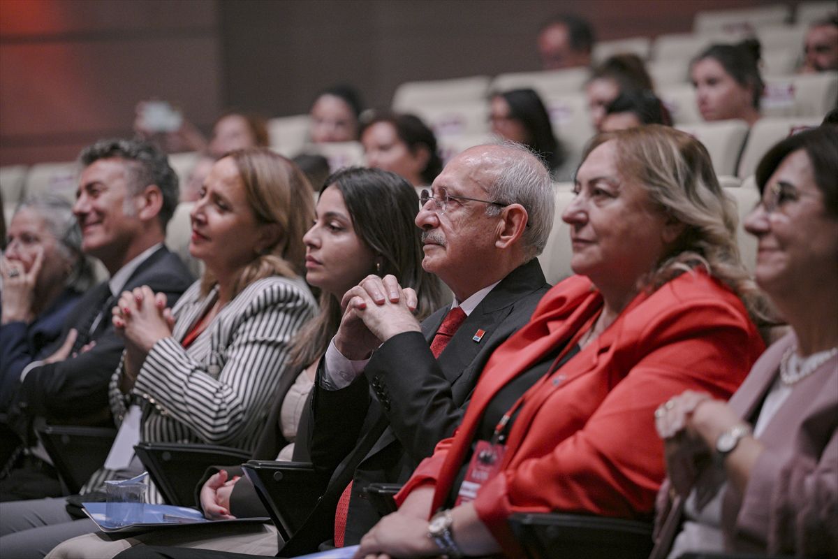 CHP'de 'Cumhuriyet'in 103. Yılında İz Bırakan 103 Kadın' sergisi açıldı