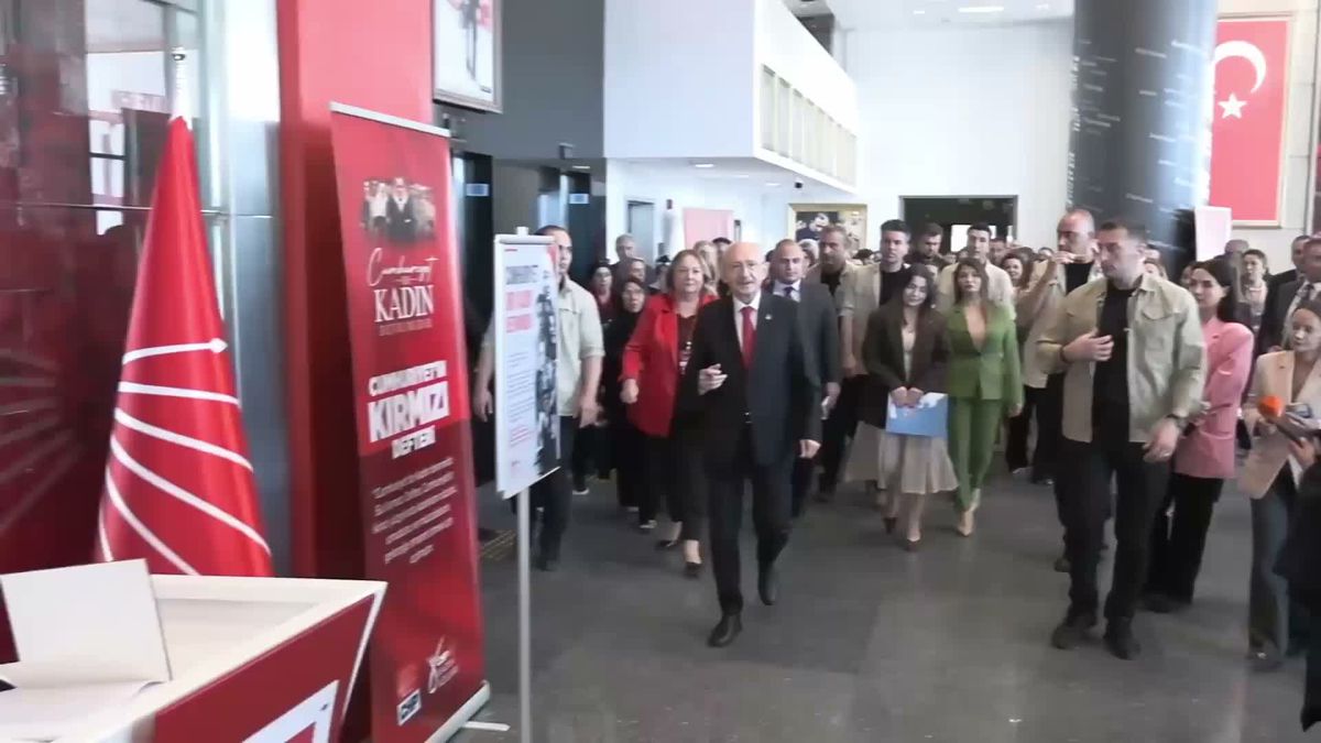 CHP’de 'Cumhuriyet'in 103. Yılında İz Bırakan 103 Kadın' sergisi… Kemal Kılıçdaroğlu: Cumhuriyet bir kadın devrimidir