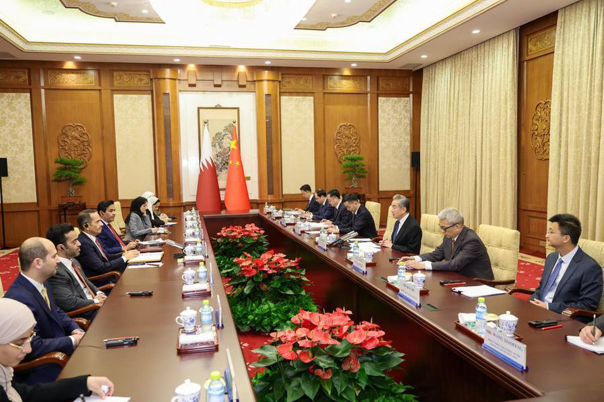 Çin Dışişleri Bakanı Wang, Katar Başbakanı Al Sani ile Beijing'de görüştü