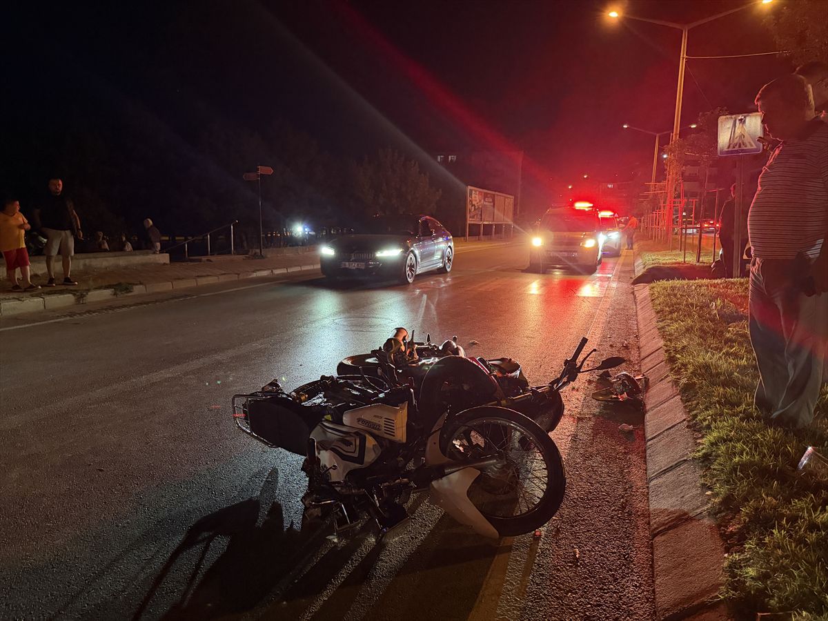 Edirne'de iki motosikletin çarpıştığı kazada 3 kişi yaralandı