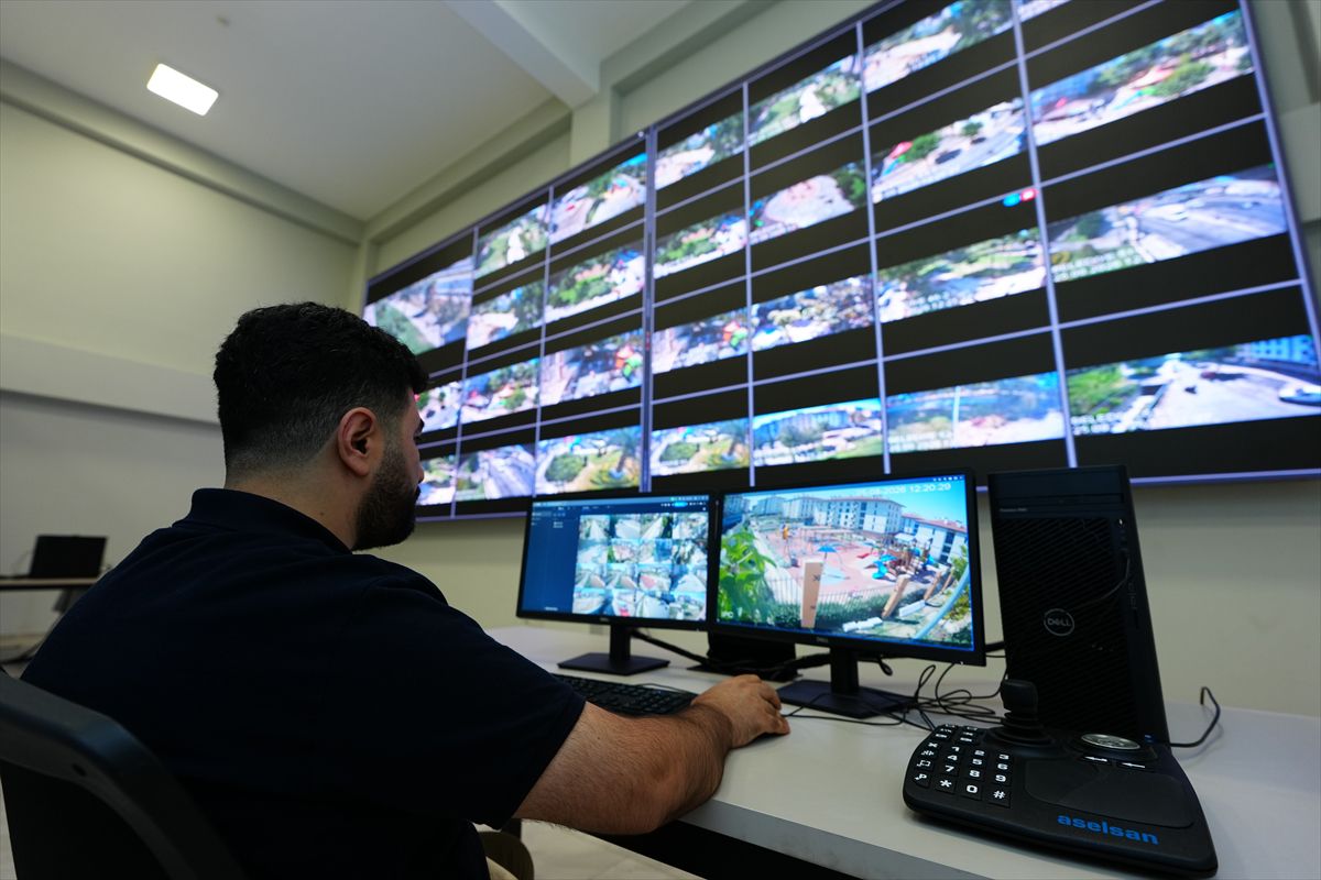 Esenler'deki 70 okul kamera ağıyla izlenebilir hale getirildi