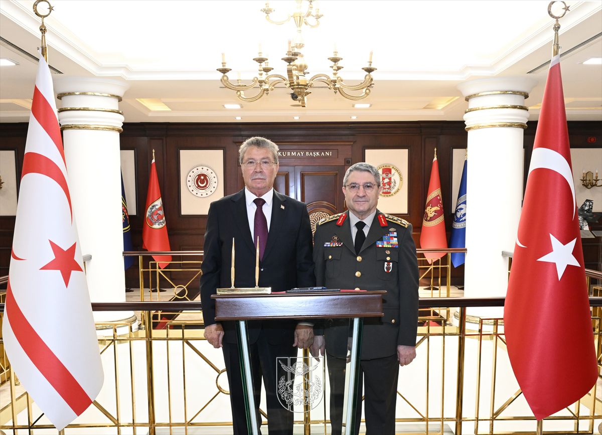Genelkurmay Başkanı Orgeneral Bayraktaroğlu, KKTC Başbakanı Üstel ile görüştü