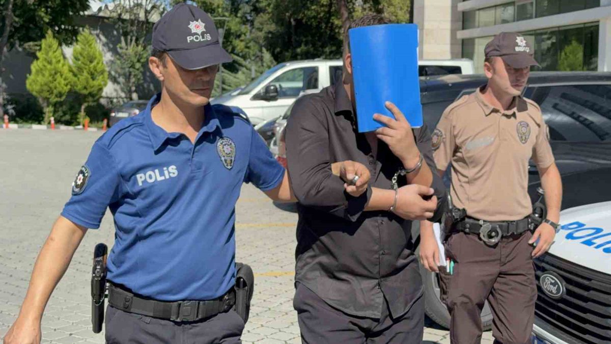 Hastanede dehşet: Hasta yakınının su ısıtıcısıyla saldırdığı röntgen teknisyeninin omzu kırıldı