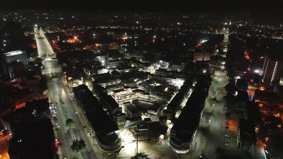 Hindistan'da sahte içki tüketen 15 kişi hayatını kaybetti
