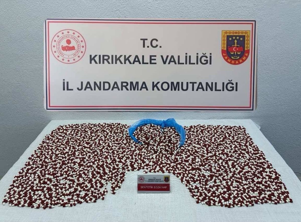 Jandarmadan uyuşturucu operasyonu: Binlerce hap ele geçirildi