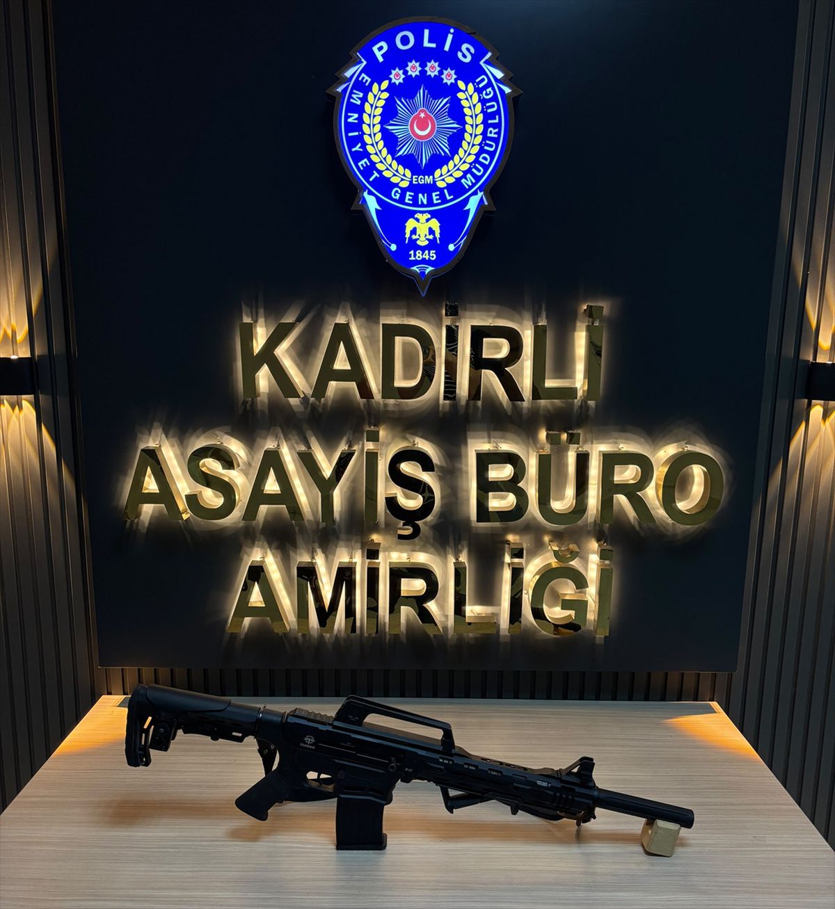 Kadirli ilçesinde asayiş uygulamalarında yakalanan 18 şüpheliden 10'u tutuklandı