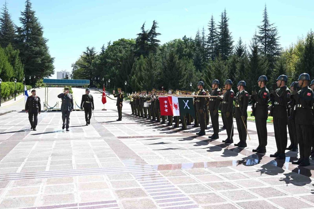 Kara Kuvvetleri Komutanı Tokel, Finlandiyalı mevkidaşı Valimaki ile bir araya geldi