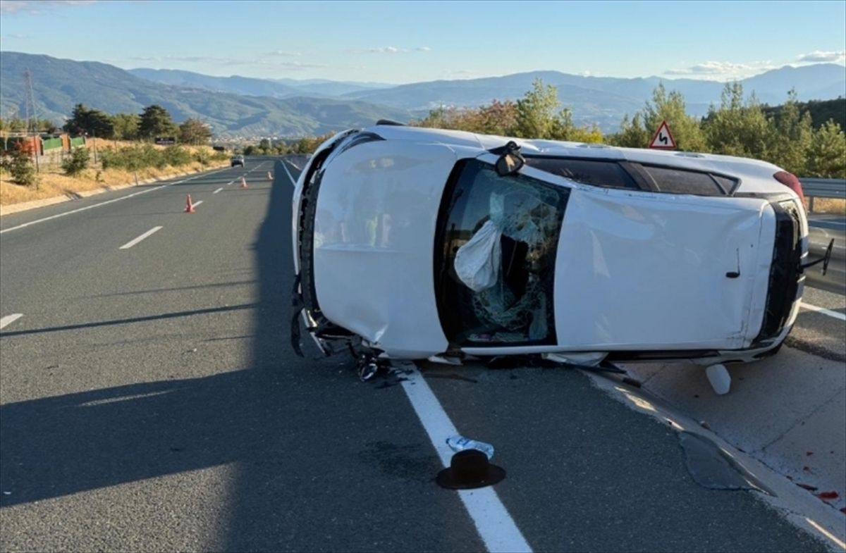 Karabük'te devrilen otomobilin sürücüsü yaralandı
