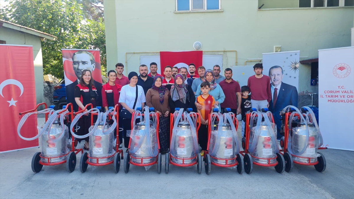 Kargı'da 7 küçük aile işletmesine süt sağım makinesi hibe edildi