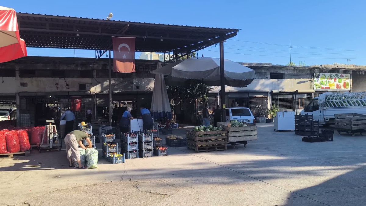 Konservelik domates satıcısı: ' 1 lira kârla satıyoruz ona da indirim istiyorlar'