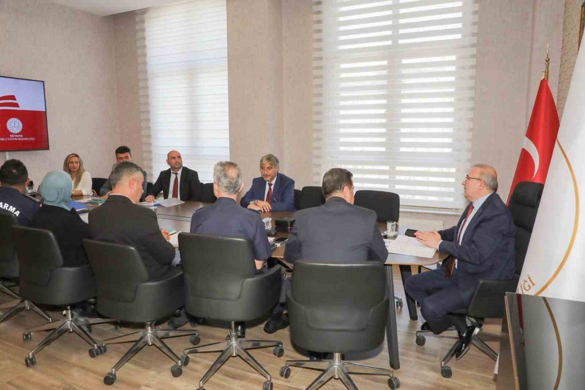 Kütahya’da okul güvenliği için yeni eğitim öğretim yılı tedbirleri görüşüldü