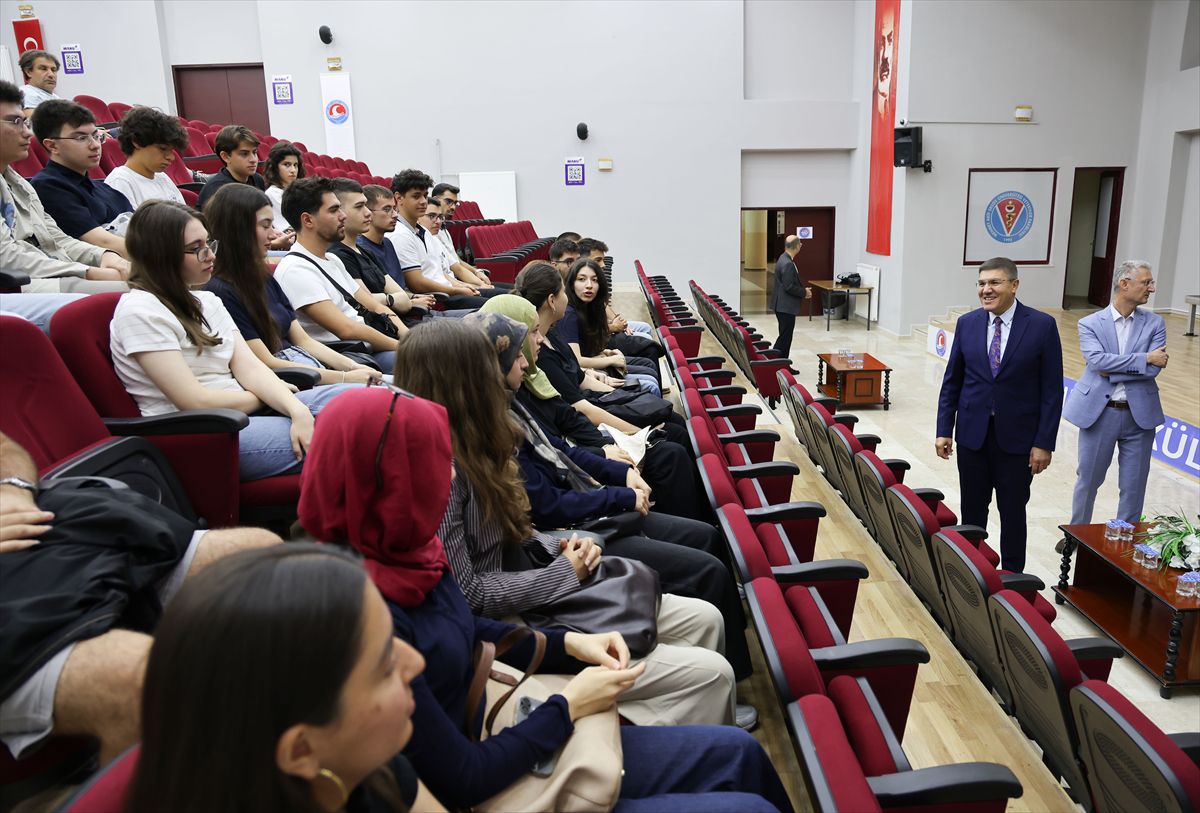 MAKÜ Tıp Fakültesi ilk öğrencilerini oryantasyon programıyla karşıladı