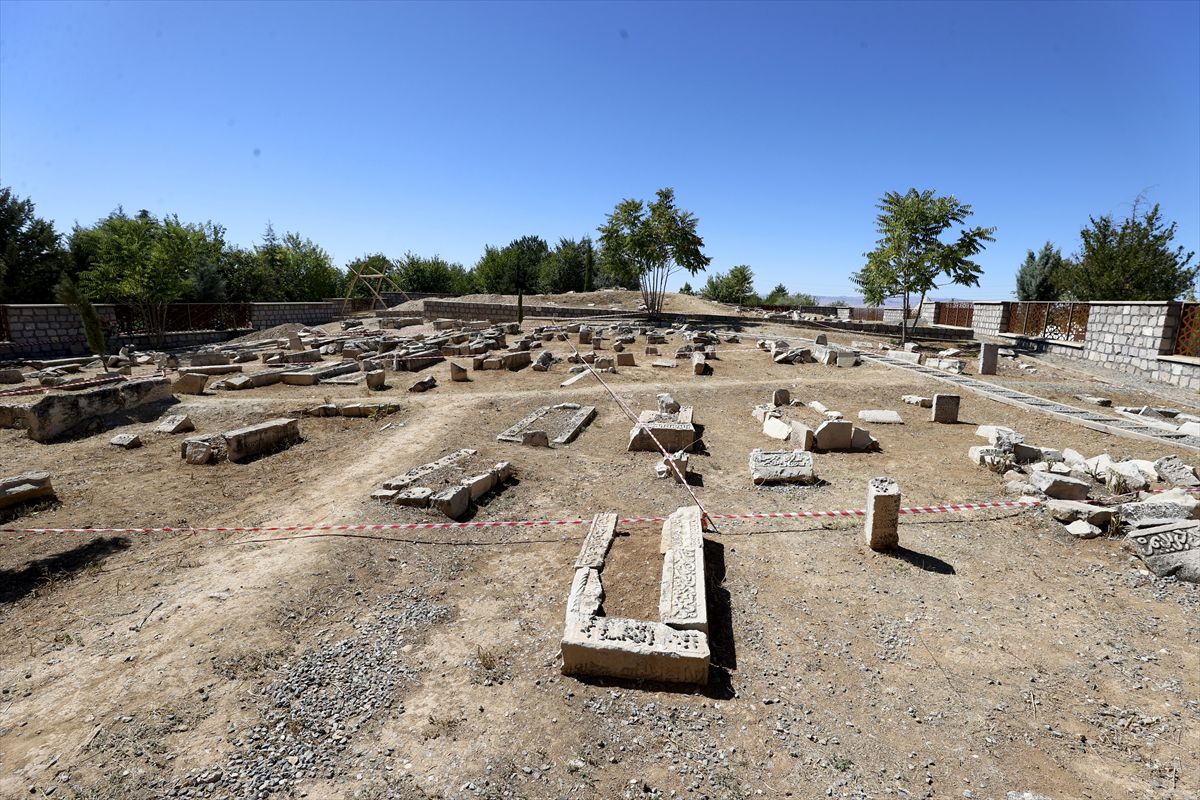 Malatya'daki Kırkkardeşler Mezarlığı turizme kazandırılacak