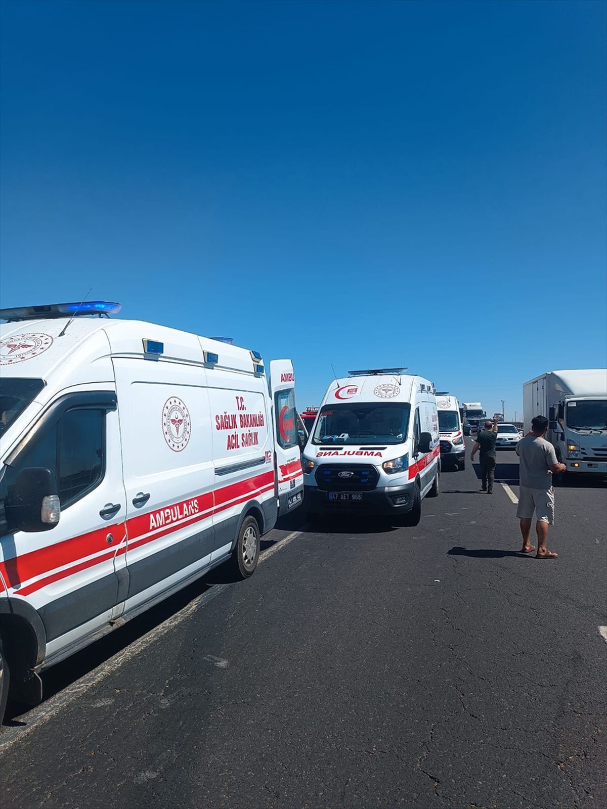 Mardin'de devrilen minibüsteki 13 öğrenci yaralandı