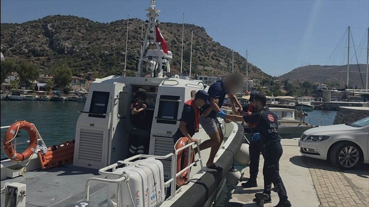 Marmaris açıklarında yatta yaralanan kişinin tıbbi tahliyesi gerçekleştirildi
