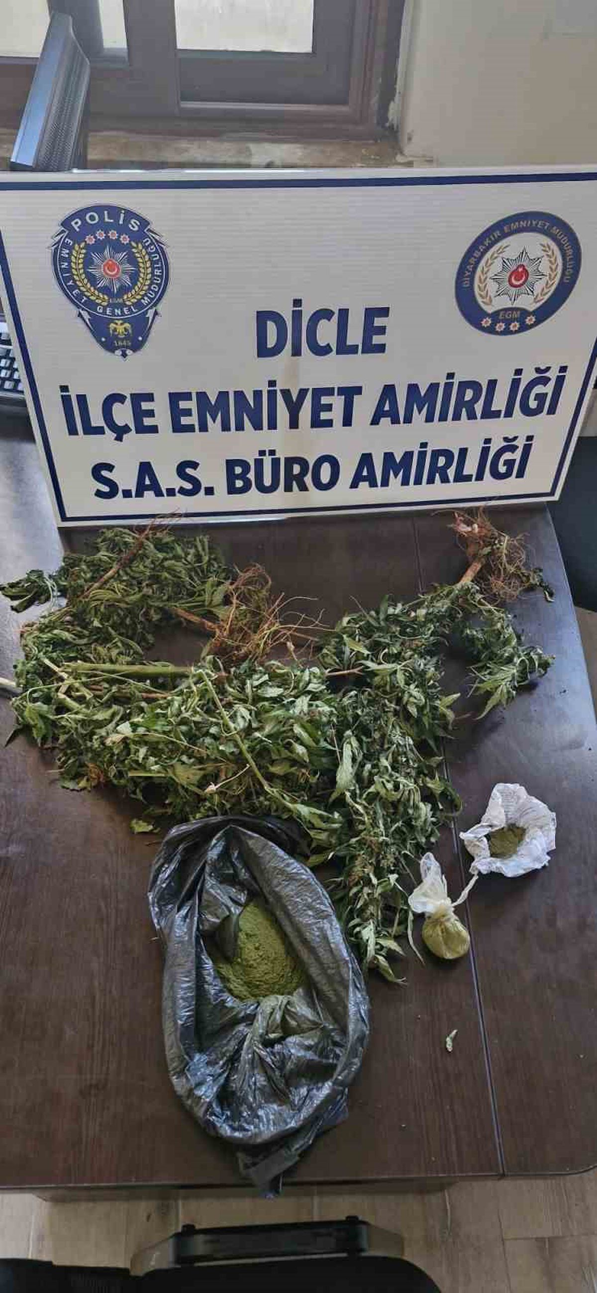 Polisin ’dur’ ihtarına uymadı, üzerinde ve evinde uyuşturucu çıktı
