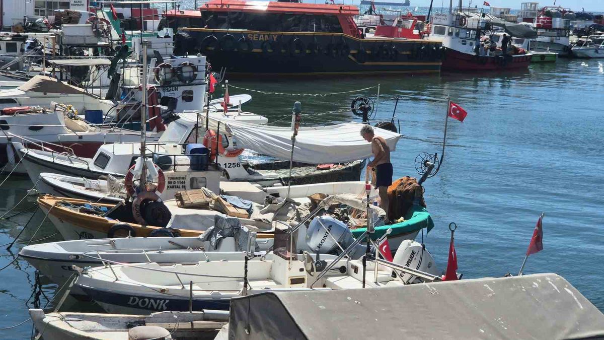 Poyraz balıkçıları karaya çekti