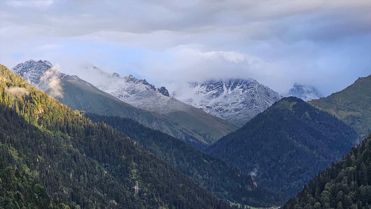 Rize'de Kaçkar Dağları beyaza büründü