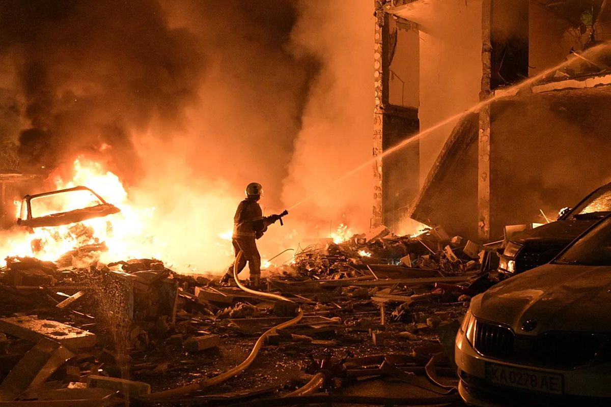Rusya'nın Kiev'e düzenlediği hava saldırısında 2 kişi öldü, 10 kişi yaralandı