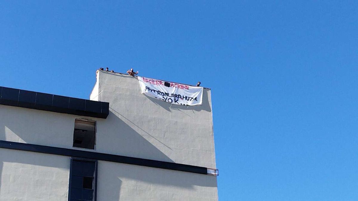 Sakarya Emniyet binası işçileri alacakları için eylemde