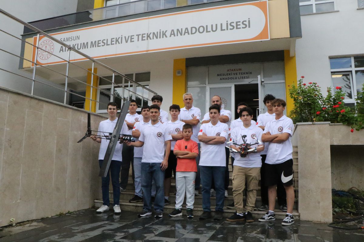 Samsun’da öğrenciler, liseler seviyesinde tek olan insansız hava aracı tasarladı