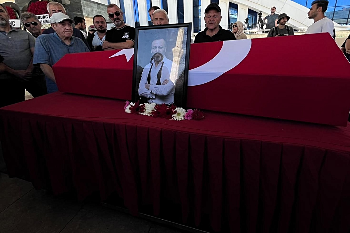 Serhat Kılıç son yolculuğuna uğurlandı! Cenazesinde tüm gözler onu aradı hemen açıklama yaptı