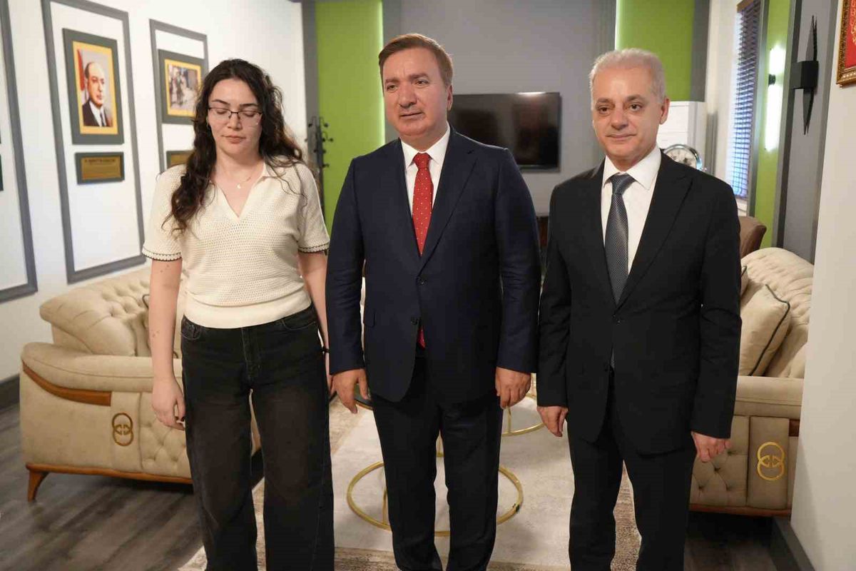 Silahlı saldırıda bacağını kaybetmişti: Şimdi başhekim oldu