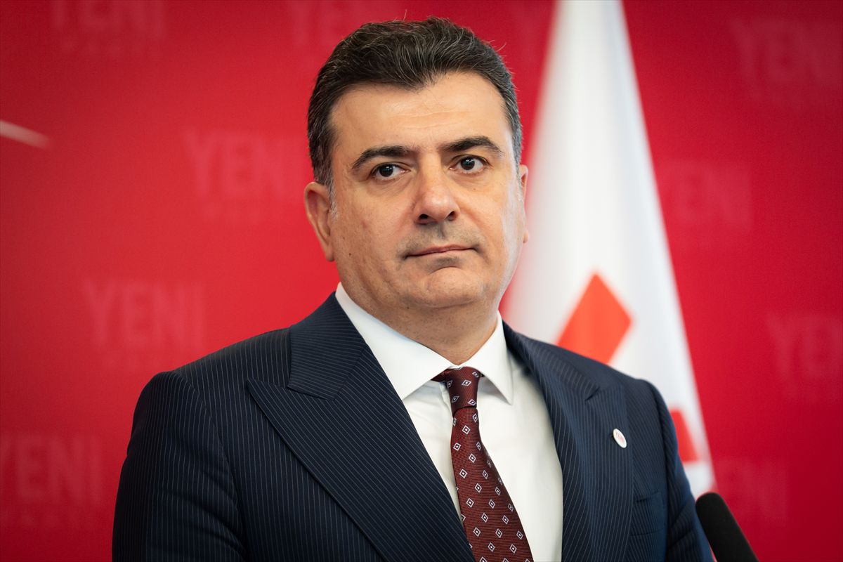 Yeni Parti Sözcüsü Emre partisinin MYK toplantısına ilişkin basın toplantısı düzenledi: