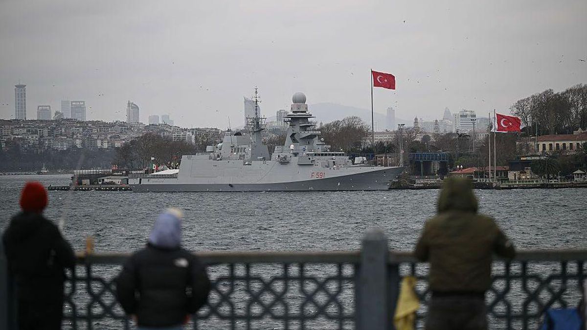 Yunanistan İtalya'dan yüzlerce milyon euroluk savaş gemileri alıyor